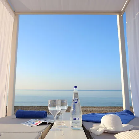 Mareggio Exclusive Residences & 3* Гитион